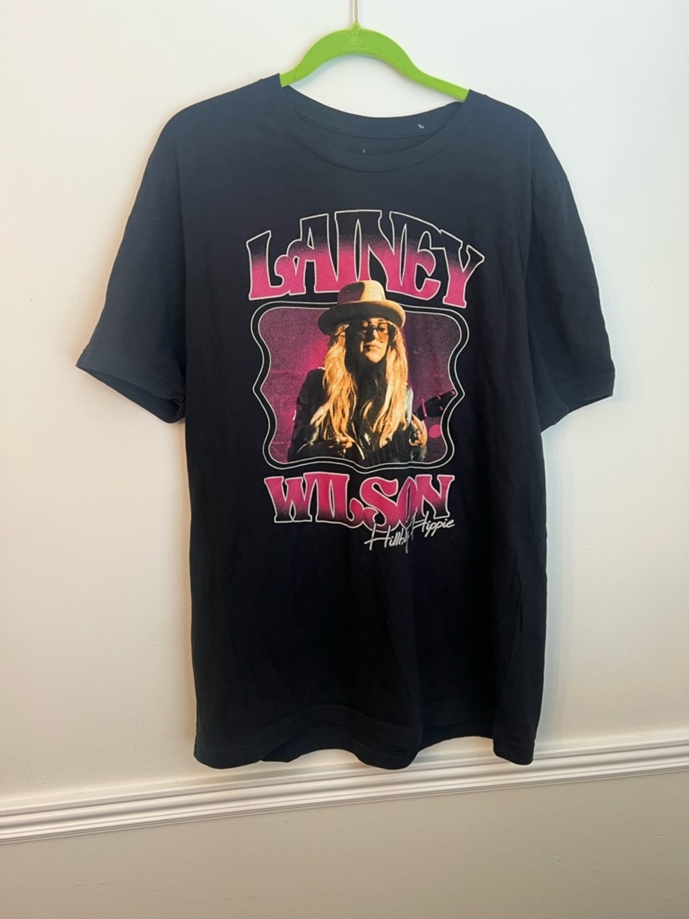 Lainey Wilson Graphic Tee in Black with Pink Accents concert T shirt LONG - Picture 2 of 4